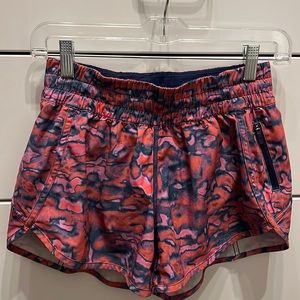 Lululemon Hotty hot shorts in size 6 4 in inseam